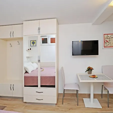 Nika Family - Basic With External Terrace And Sea View A5 Apartment *